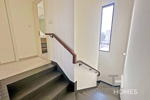 Townhouse in The Valley, Dubai 3 bedrooms, 190 sq.m. № 16880 - photo 28