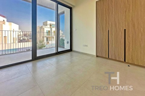 Townhouse in The Valley, Dubai 3 bedrooms, 192 sq.m. № 16879 - photo 18