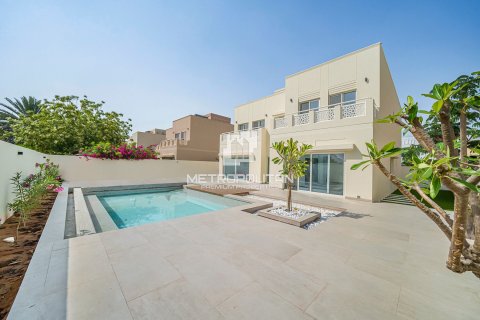 Villa à Meadows, Dubai, 5 chambres, 353 m², № 15867 - photo 1