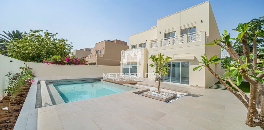 Villa à Meadows, Dubai, 5 chambres, 353 m², № 15867