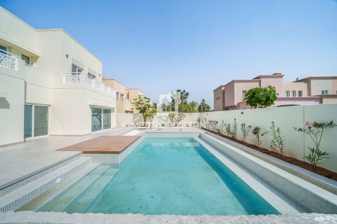 Villa à Meadows, Dubai, 5 chambres, 353 m², № 15867 - photo 2