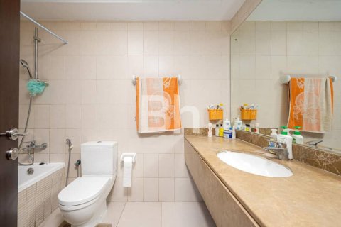 Купить квартиру в Джумейра Лейк Тауэрс, Дубай: 3 спальни, 177м², № 21410 - фото 11