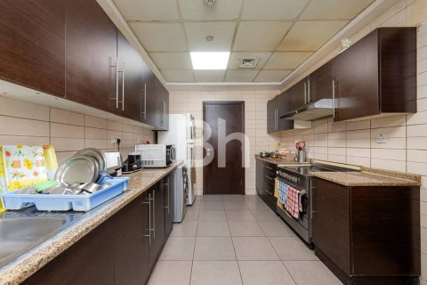 Купить квартиру в Джумейра Лейк Тауэрс, Дубай: 3 спальни, 177м², № 21410 - фото 3