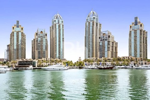 Apartment in Dubai Marina, Dubai 4 bedrooms, 240 sq.m. № 21409 - photo 10