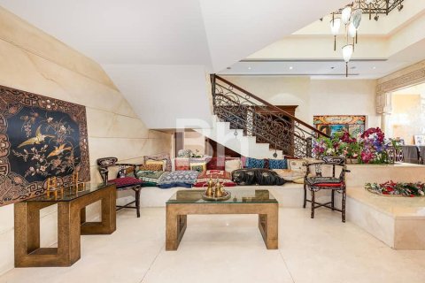 Villa in Dubai 7 bedrooms, 1338 sq.m. № 21331 - photo 12