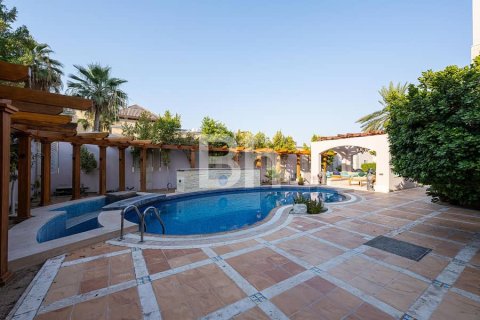 Villa in Dubai 7 bedrooms, 1338 sq.m. № 21331 - photo 30