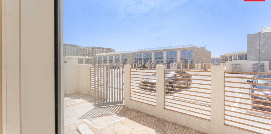 Таунхаус в Дубае, 3 спальни, 105.7м², № 55544