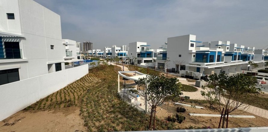 Таунхаус в Дубае, 4 спальни, 144м², № 90294