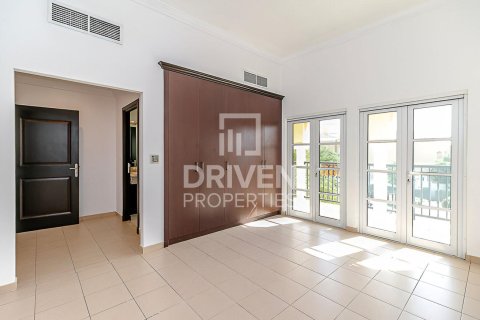 Villa in The Villa, Dubai 4 bedrooms, 646 sq.m. № 19396 - photo 9