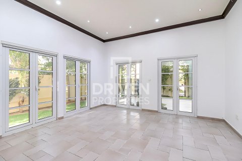 Villa in The Villa, Dubai 4 bedrooms, 646 sq.m. № 19396 - photo 2