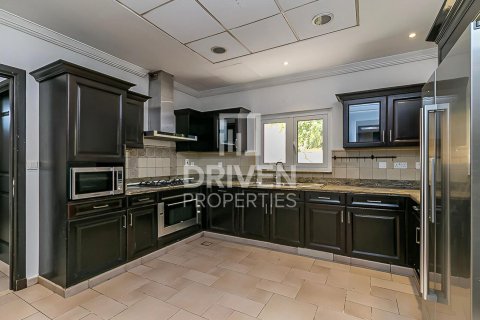 Villa in The Villa, Dubai 4 bedrooms, 646 sq.m. № 19396 - photo 6