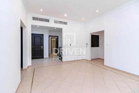 Villa in The Villa, Dubai 4 bedrooms, 646 sq.m. № 19396 - photo 1