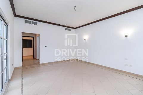 Villa in The Villa, Dubai 4 bedrooms, 646 sq.m. № 19396 - photo 5