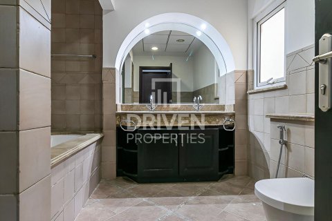Villa in The Villa, Dubai 4 bedrooms, 646 sq.m. № 19396 - photo 7