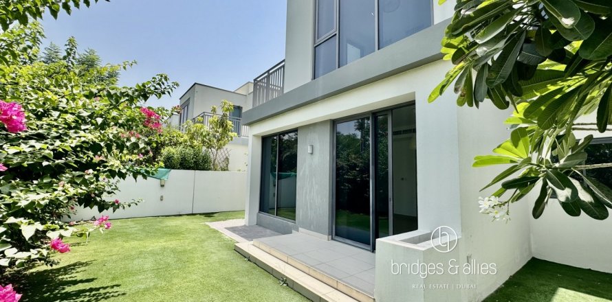 Villa en Dubai Hills Estate, Dubai, 4 dormitorios, 347.2 m², № 77211