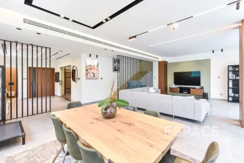 Купить виллу в Джумейра Вилладж Серкл, Дубай: 4 спальни, 346м², № 61938 - фото 1