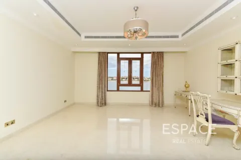 Villa en Palm Jumeirah, Dubai, 6 dormitorios, 650 m², № 61939 - foto 16