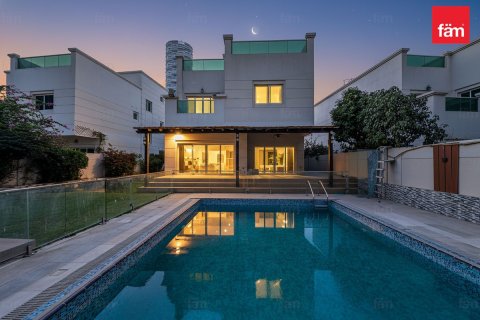 Вилла в Дубае, 4 спальни, 501.5м², № 100236