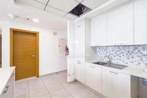 Купить квартиру в Dubai Land, Дубай: 3 спальни, 161м², № 73524 - фото 8