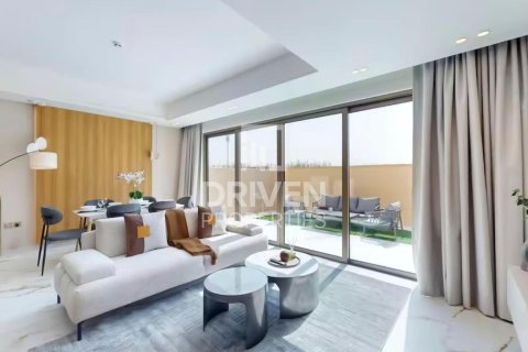 Villa à Jumeirah Golf Estates, Dubai, 3 chambres, 138.43 m², № 129946
