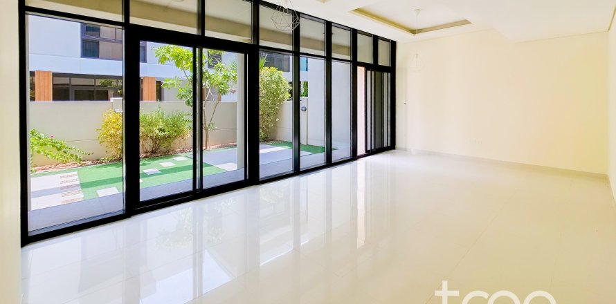 Townhouse in DAMAC Hills (Akoya by DAMAC), Dubai 3 bedrooms, 29.17 sq.m. № 134543