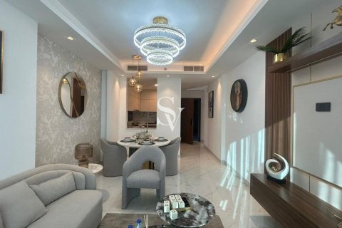 Apartment in Nadd Al Hammar, Dubai 2 bedrooms, 125 sq.m. № 95093 - photo 2