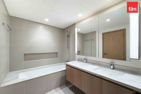 Снять в аренду квартиру в Дубае: 2 спальни, 100.9м², № 60503 - фото 13