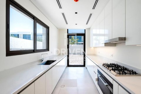 Villa in District One, Mohammed Bin Rashid City, Dubai 5 bedrooms, 634.81 sq.m. № 129621 - photo 8