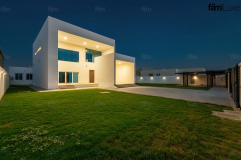 Villa in Al Barsha, Dubai 3 bedrooms, 1318.7 sq.m. № 83454