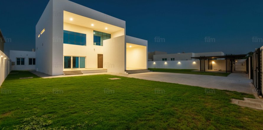 Villa in Al Barsha, Dubai 3 bedrooms, 1318.7 sq.m. № 83454