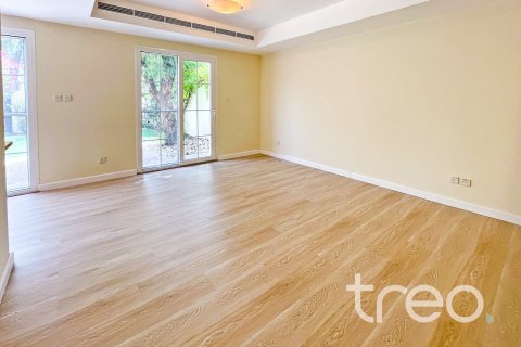 Снять в аренду виллу в Арабиан Ранчес, Дубай: 2 спальни, 172.52м², № 120015 - фото 7