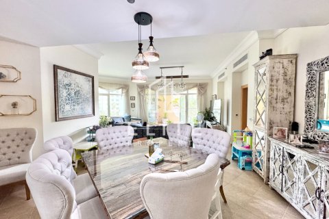 Купить квартиру в Shoreline Apartments, Пальма Джумейра, Дубай: 3 спальни, 204м², № 85671 - фото 1