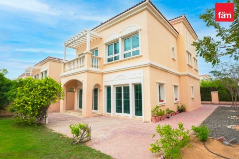 Villa in Dubai 2 bedrooms, 685.8 sq.m. № 109333 - photo 14