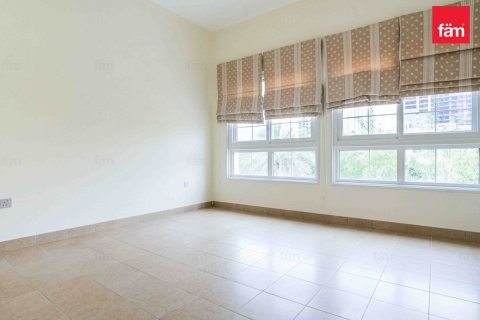 Villa in Dubai 2 bedrooms, 685.8 sq.m. № 109333 - photo 2
