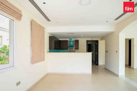 Villa in Dubai 2 bedrooms, 685.8 sq.m. № 109333 - photo 13