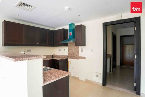 Villa in Dubai 2 bedrooms, 685.8 sq.m. № 109333 - photo 10