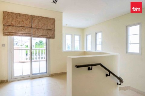 Villa in Dubai 2 bedrooms, 685.8 sq.m. № 109333 - photo 16