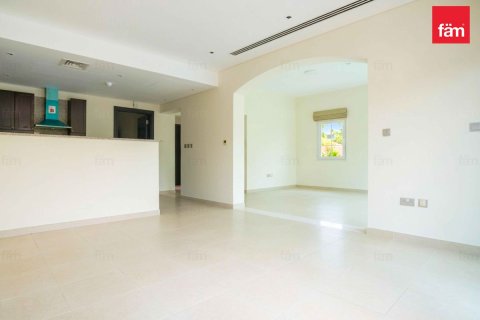 Villa in Dubai 2 bedrooms, 685.8 sq.m. № 109333 - photo 8