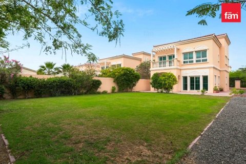Villa in Dubai 2 bedrooms, 685.8 sq.m. № 109333 - photo 12