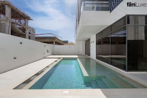 Villa in Al Barsha, Dubai 5 bedrooms, 1857.9 sq.m. № 109334 - photo 16