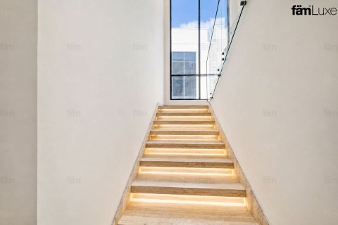 Villa in Al Barsha, Dubai 5 bedrooms, 1857.9 sq.m. № 109334 - photo 10