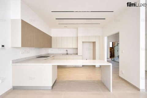 Villa in Al Barsha, Dubai 5 bedrooms, 1857.9 sq.m. № 109334 - photo 17
