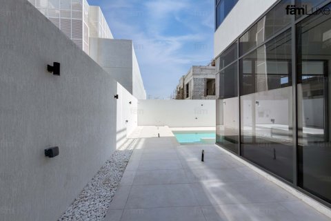 Villa in Al Barsha, Dubai 5 bedrooms, 1857.9 sq.m. № 109334 - photo 2