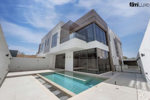 Villa in Al Barsha, Dubai 5 bedrooms, 1857.9 sq.m. № 109334