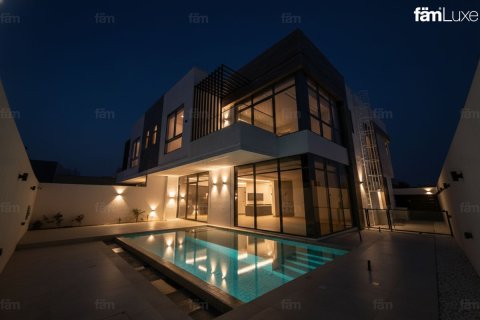 Villa in Al Barsha, Dubai 5 bedrooms, 1857.9 sq.m. № 109334 - photo 6