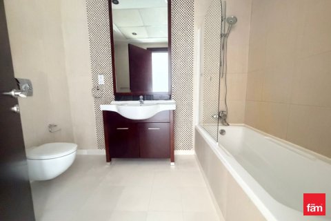 Снять в аренду квартиру в Дубае: 2 спальни, 144м², № 109330 - фото 7