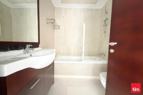 Снять в аренду квартиру в Дубае: 2 спальни, 144м², № 109330 - фото 17