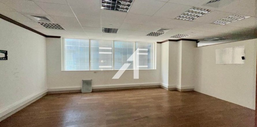 Офис в Дубае, 92м², № 69073