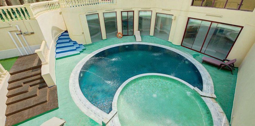 Villa en Dubai, 8 dormitorios, 1723.6 m², № 93464