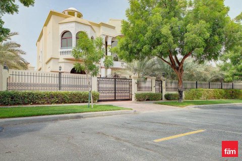 Villa en Dubai, 8 dormitorios, 1723.6 m², № 93464 - foto 16